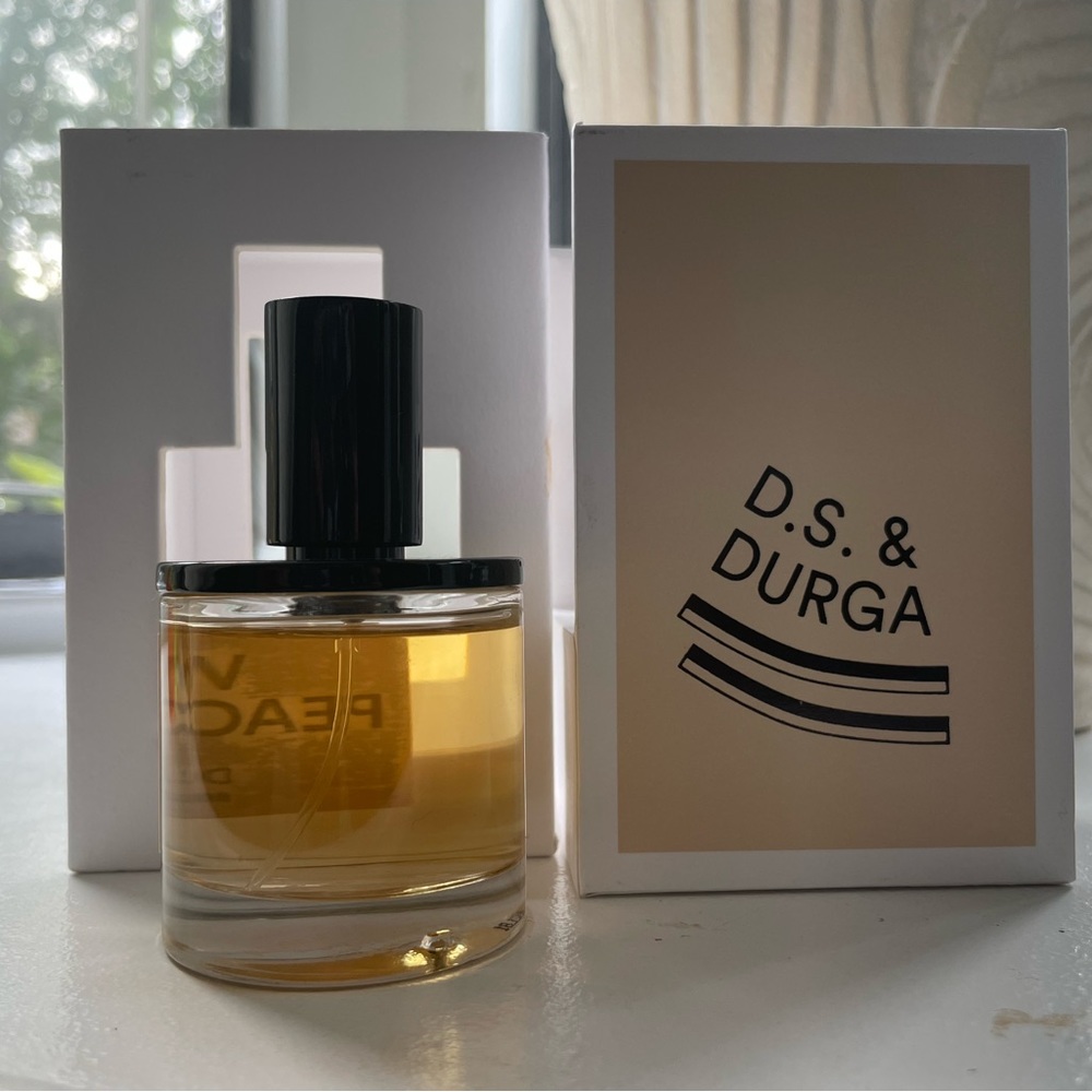 D&S Durga White Peacock Lily